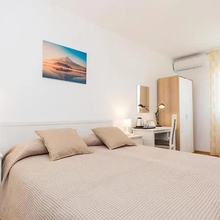 Apartment Mira Double With Private Bathroom Tar-Vabriga